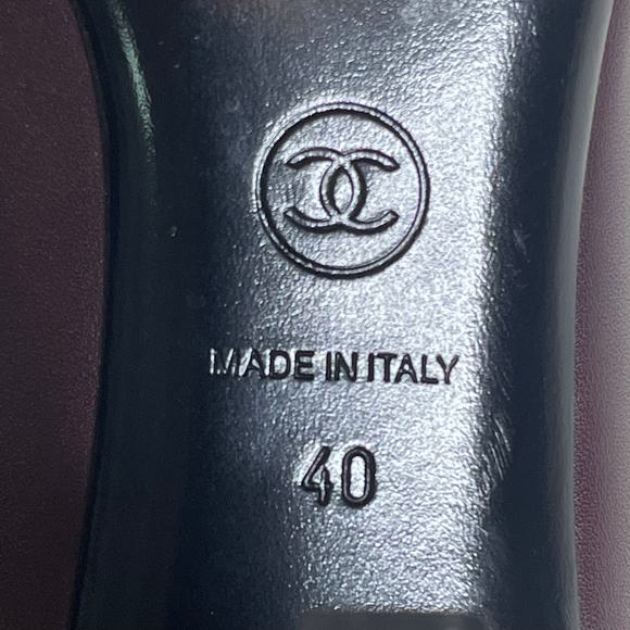 Chanel Bordeaux Leather Cap Toe Chain CC Charm Pumps 40 - Picture 10 of 11